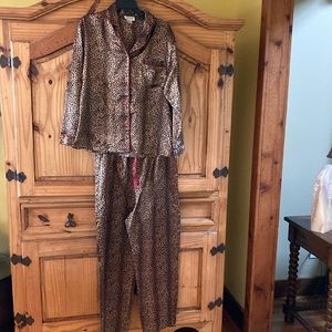 Women Tesovo black brown red cheetah print long sleeve pajama set size M